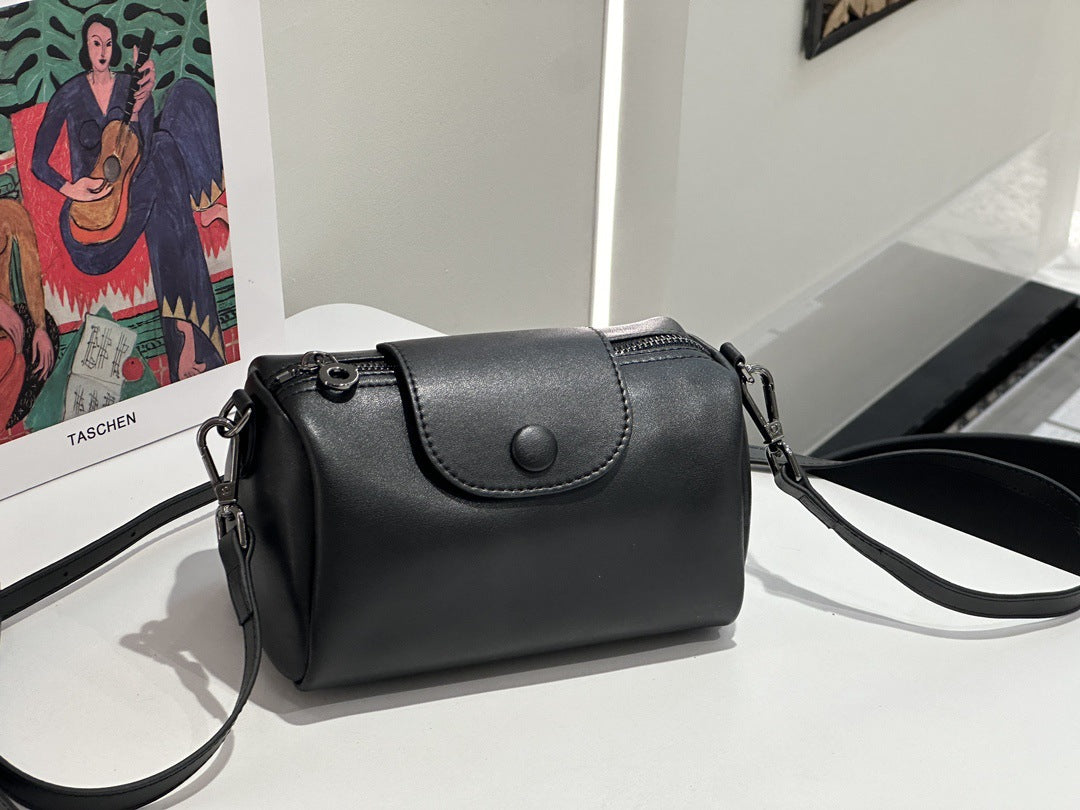 Urban Minimalist Versatile New High-End Feel Work Desk Organizer Bag, Leather Pillow Bag, Light Luxury Shoulder And Crossbody Bag