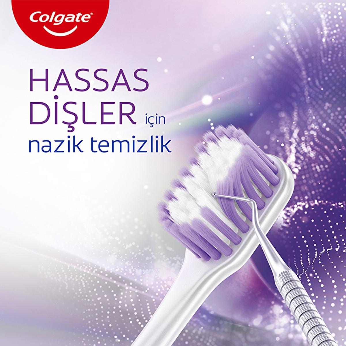 Colgate Gentle Clean: Soft Bristle Toothbrush for Sensitive Teeth & Gums Ð Achieve Optimal Oral Hygiene with Gentle Cleaning Action
