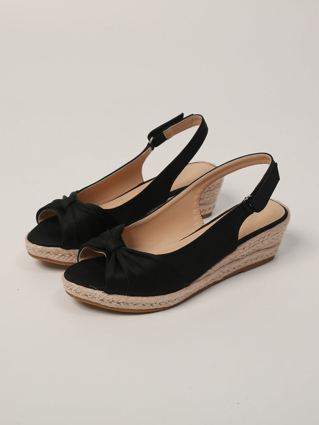 Short-statured Thick-soled Wedge Straw-heeled Sandals