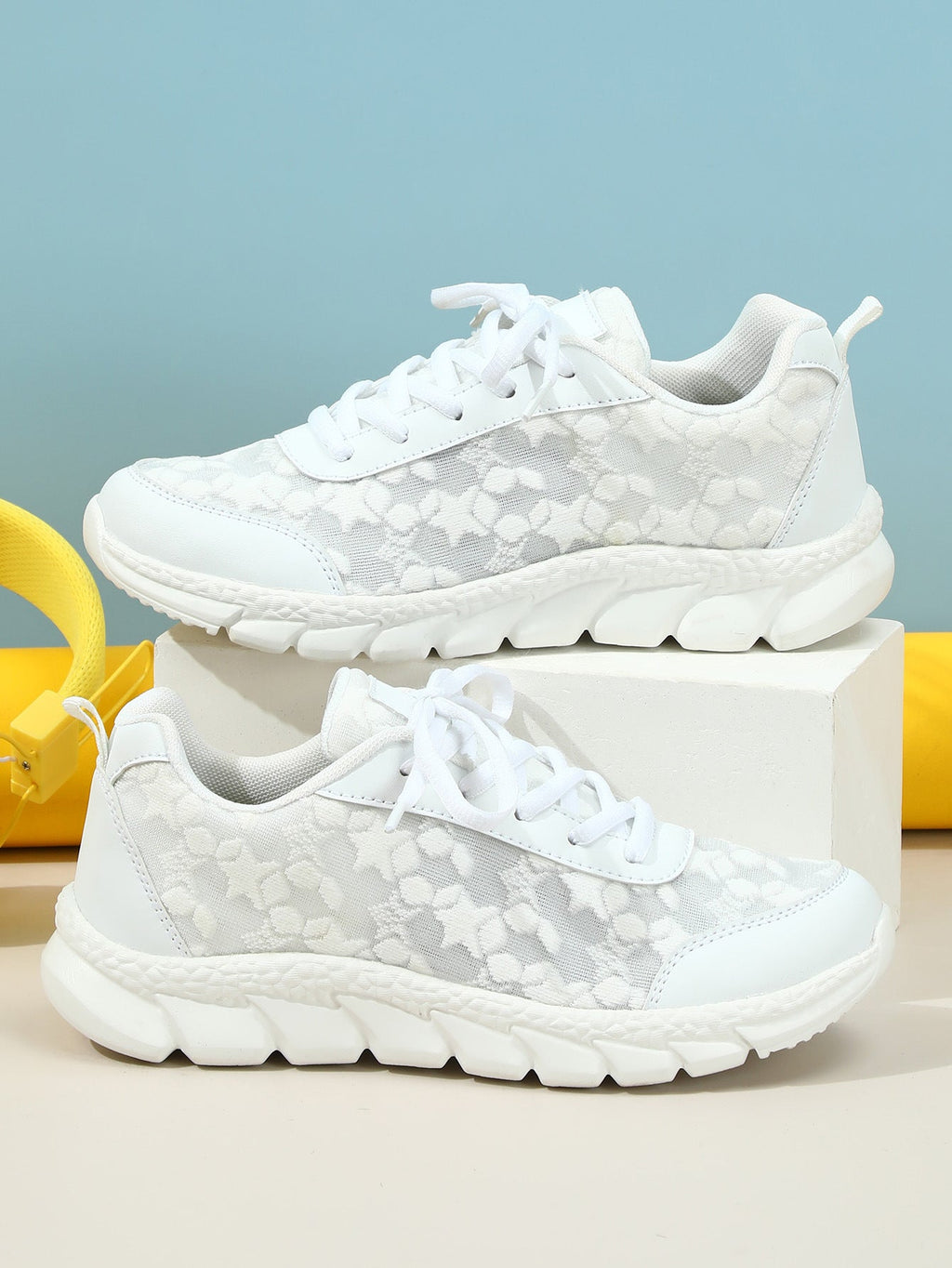 Breathable Lightweight Women's Sports Shoes
