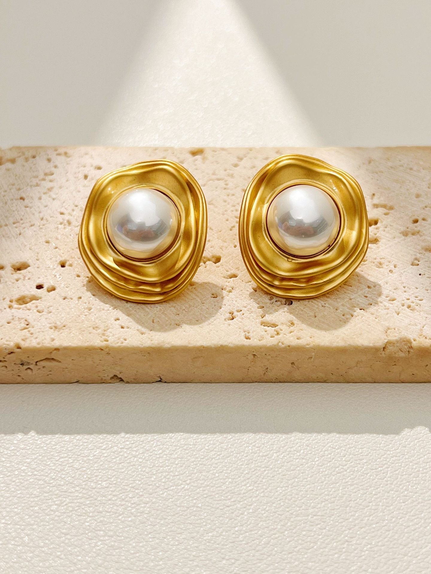 High-end Irregular-shaped Round Stud Earrings