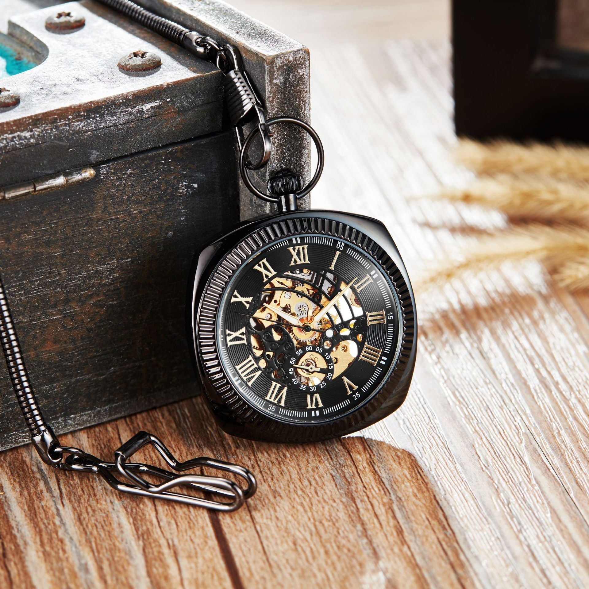Trendy Fashionable Classic Retro Pocket Watch With A Chain