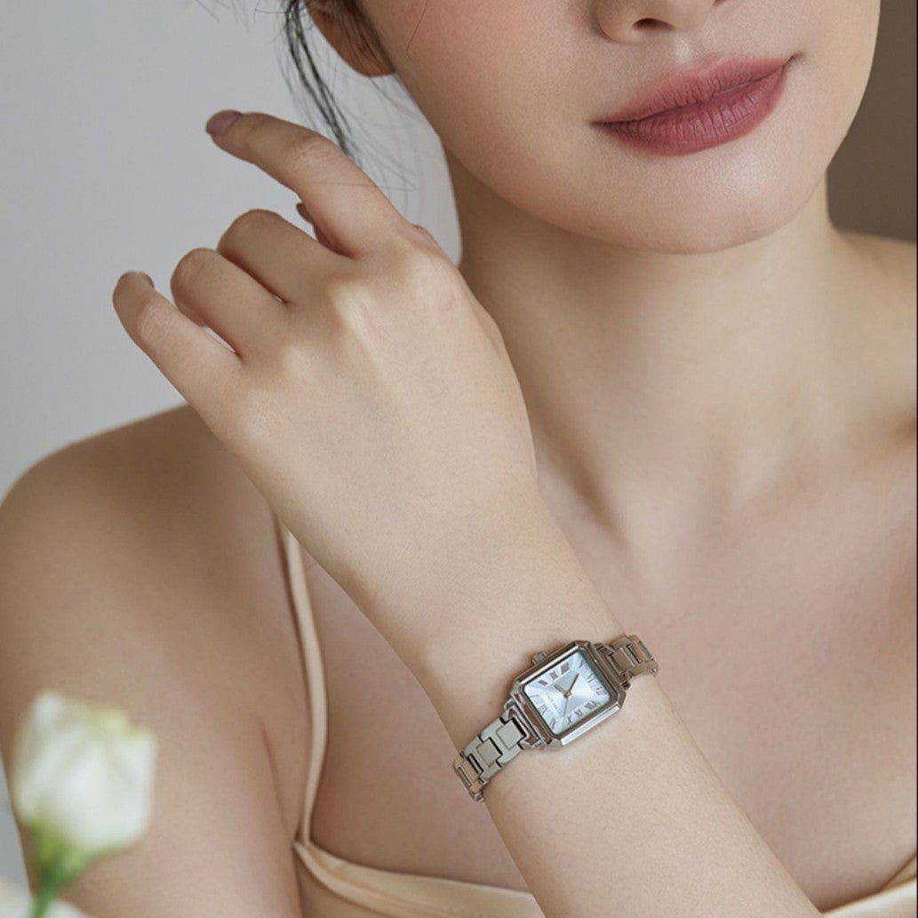 New Square Watch Womens Fashionable And Elegant Style