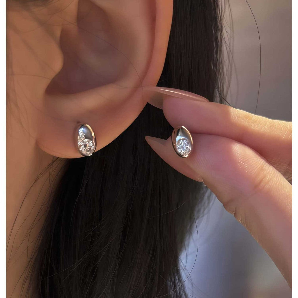 S925 Sterling Silver Oval Stud Earrings With A Single Moissanite Diamond