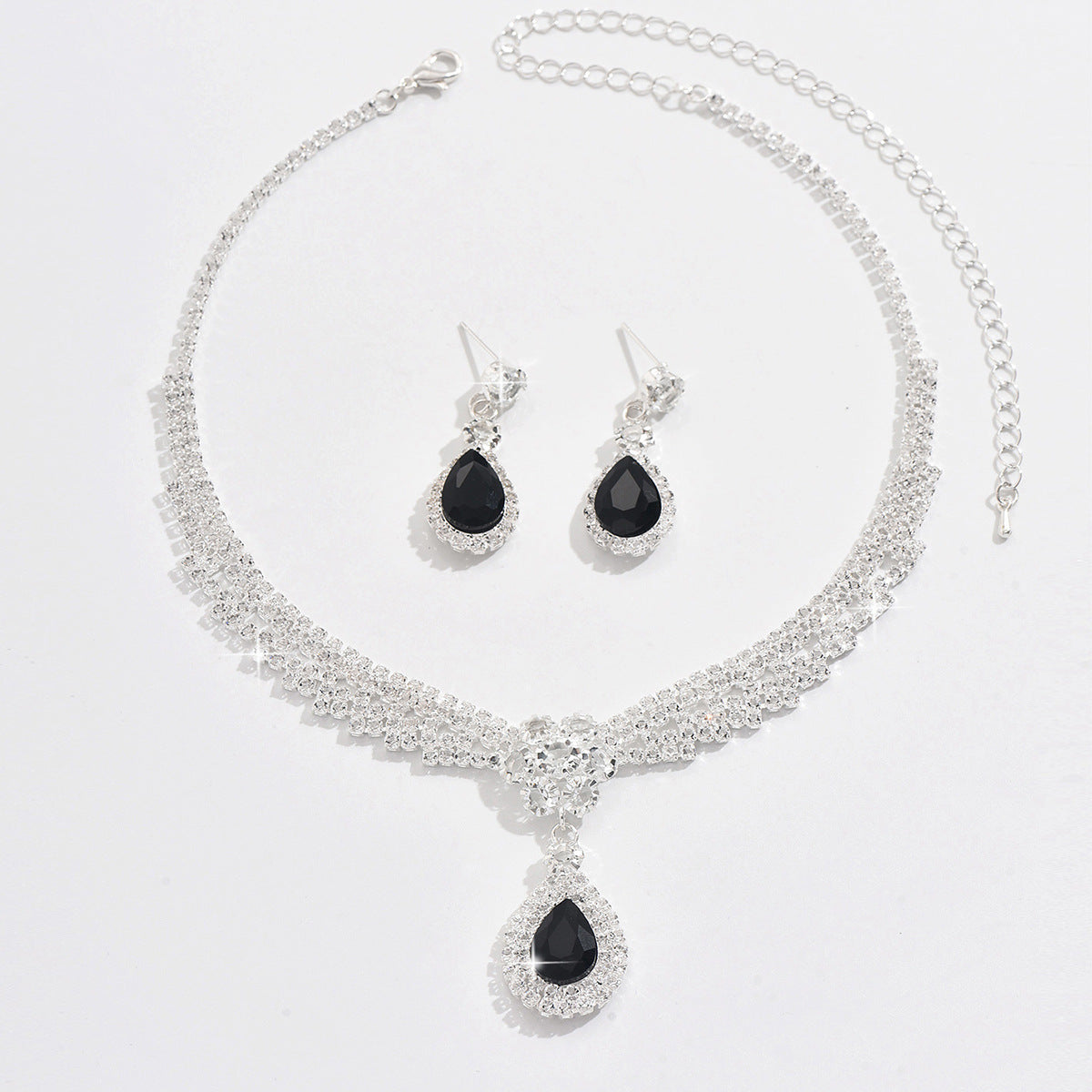 Stylish And Chic Diamond-studded Teardrop Flower Necklace And Earring Set
