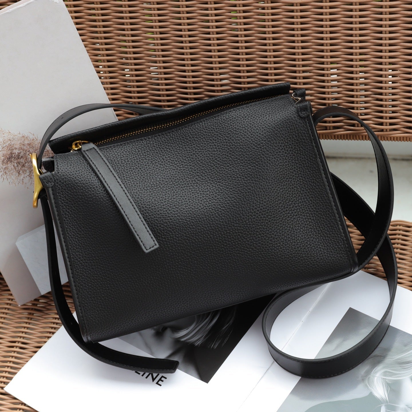 2026 New Style Top-Grain Leather Messenger Bag For Cross-Border Trade, Premium Feel Shoulder And Crossbody Commuter Leather Bag