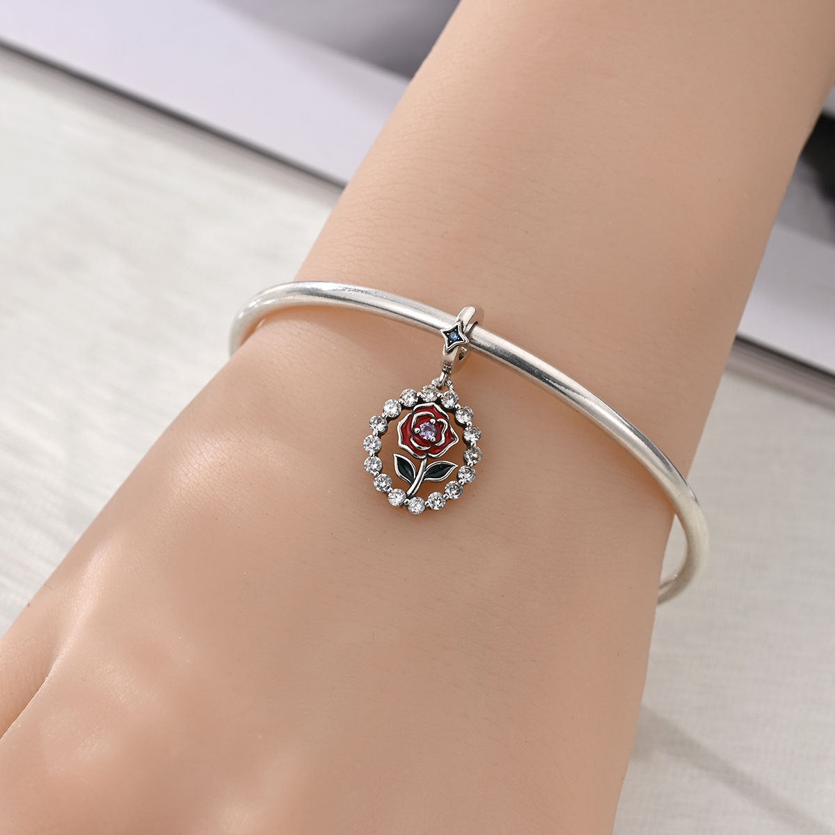 DIY Bracelet With Heart-Shaped Rose Beads And Pendant Accessories