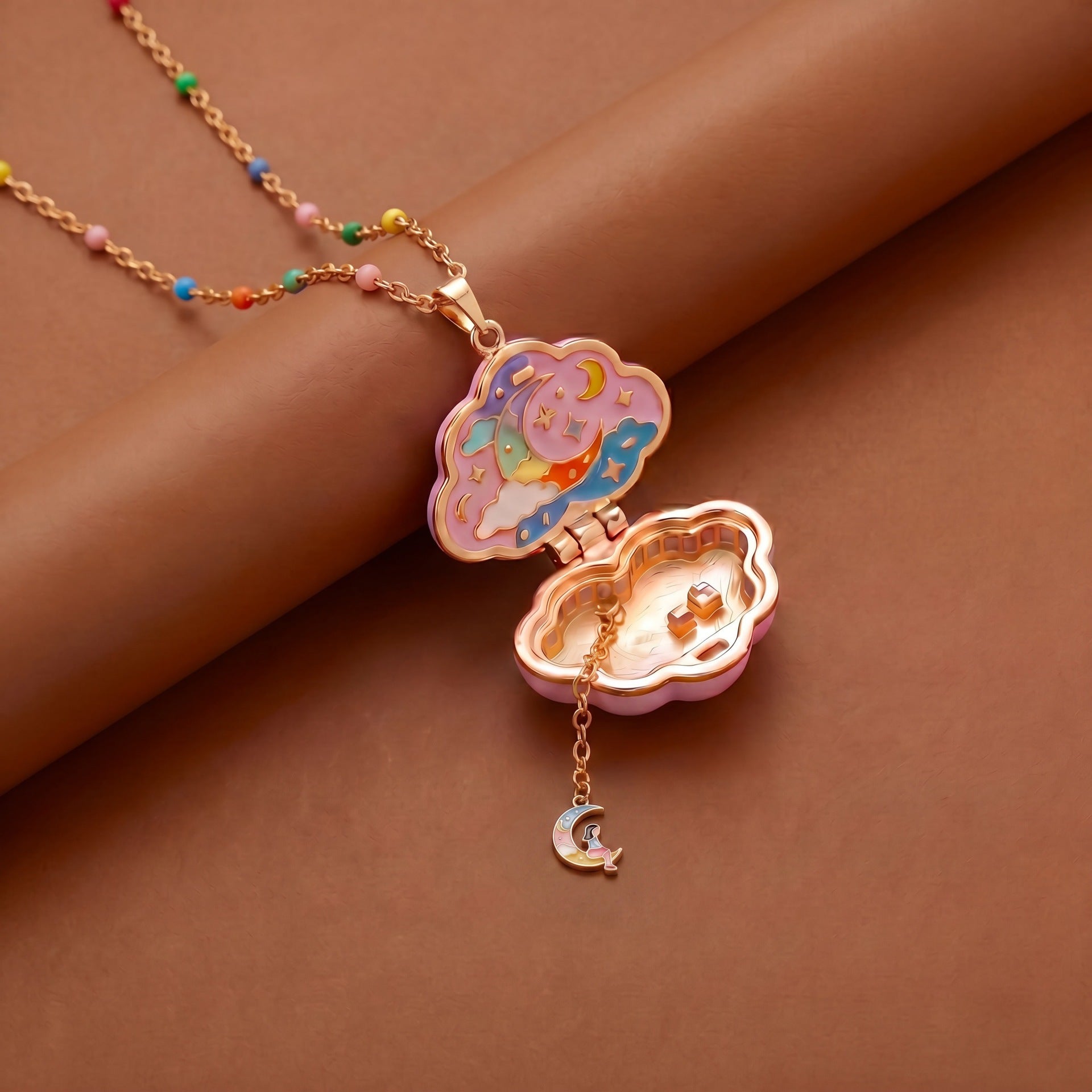 Cloud-shaped Open-and-close Pendant Necklace