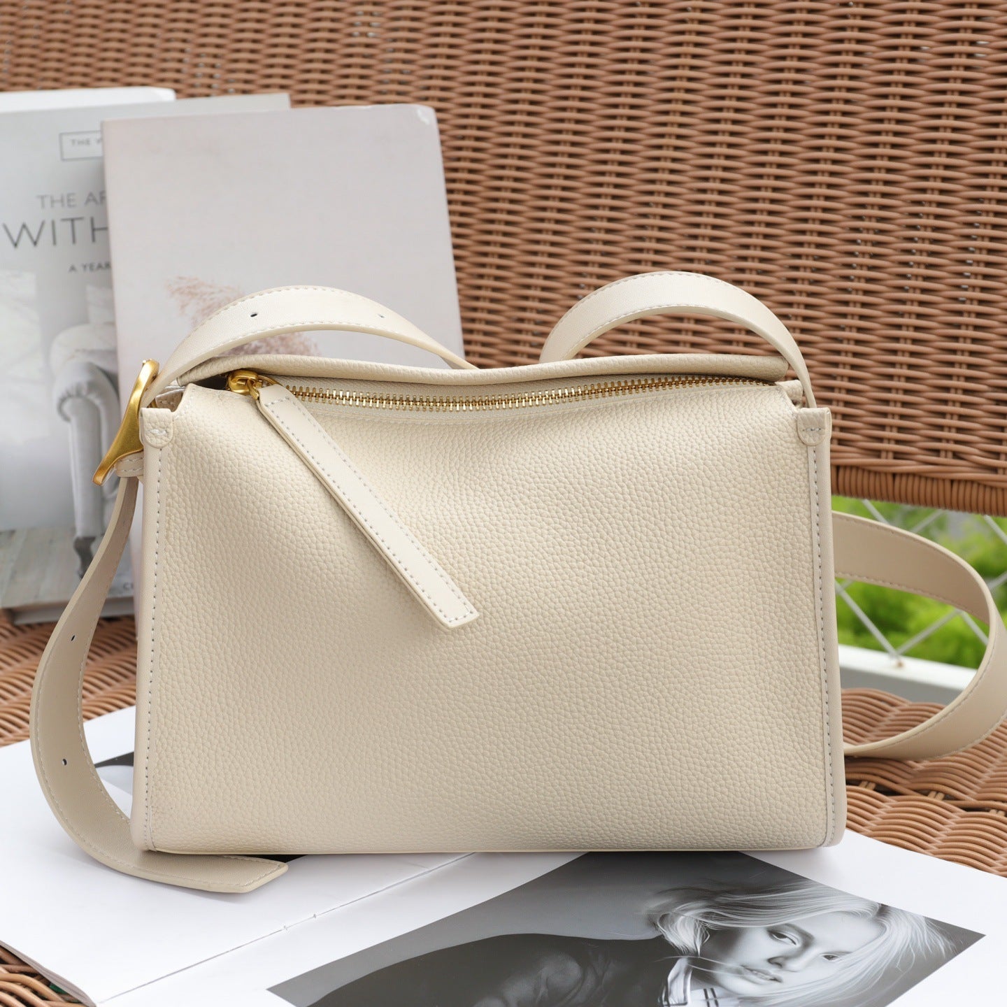 2026 New Style Top-Grain Leather Messenger Bag For Cross-Border Trade, Premium Feel Shoulder And Crossbody Commuter Leather Bag