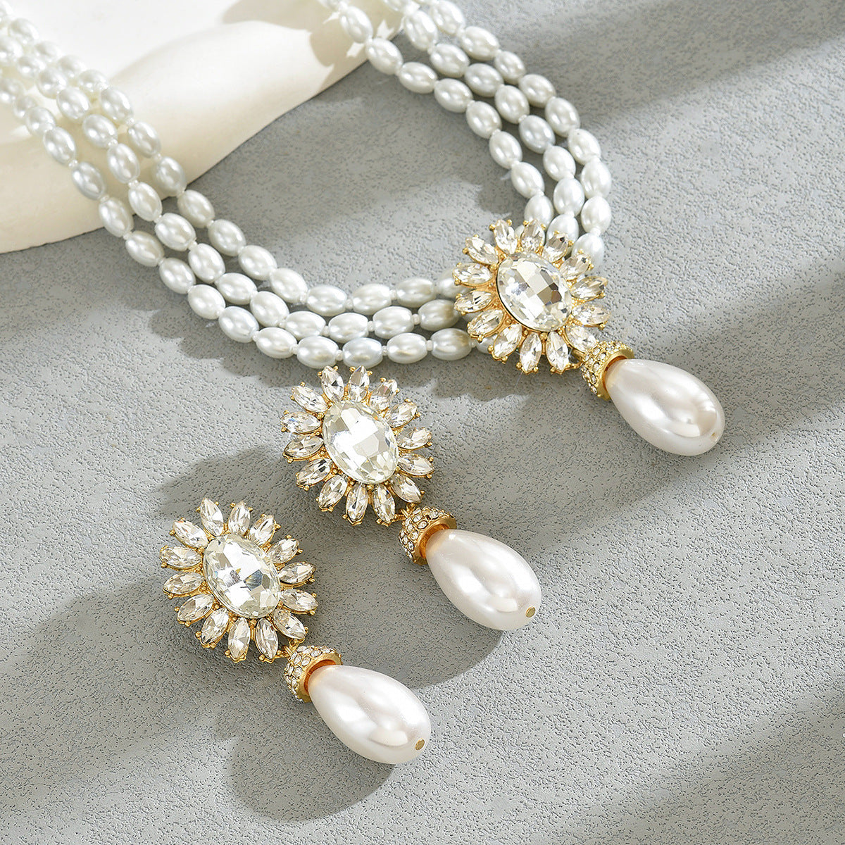 Geometric Light Luxury European American Women Jewelry Set, Niche Crystal Inlaid Multi-Layer Clavicle Chain Pearl Necklace & Matching Earrings