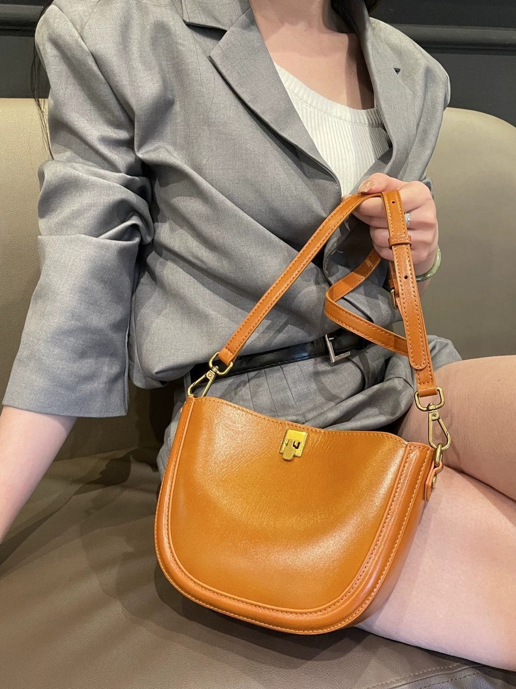 New Genuine Leather Saddle Bag, Versatile Commuter Women's Bag, Single Shoulder And Crossbody, Top-grain Cowhide, Simple And Stylish Shell Bag