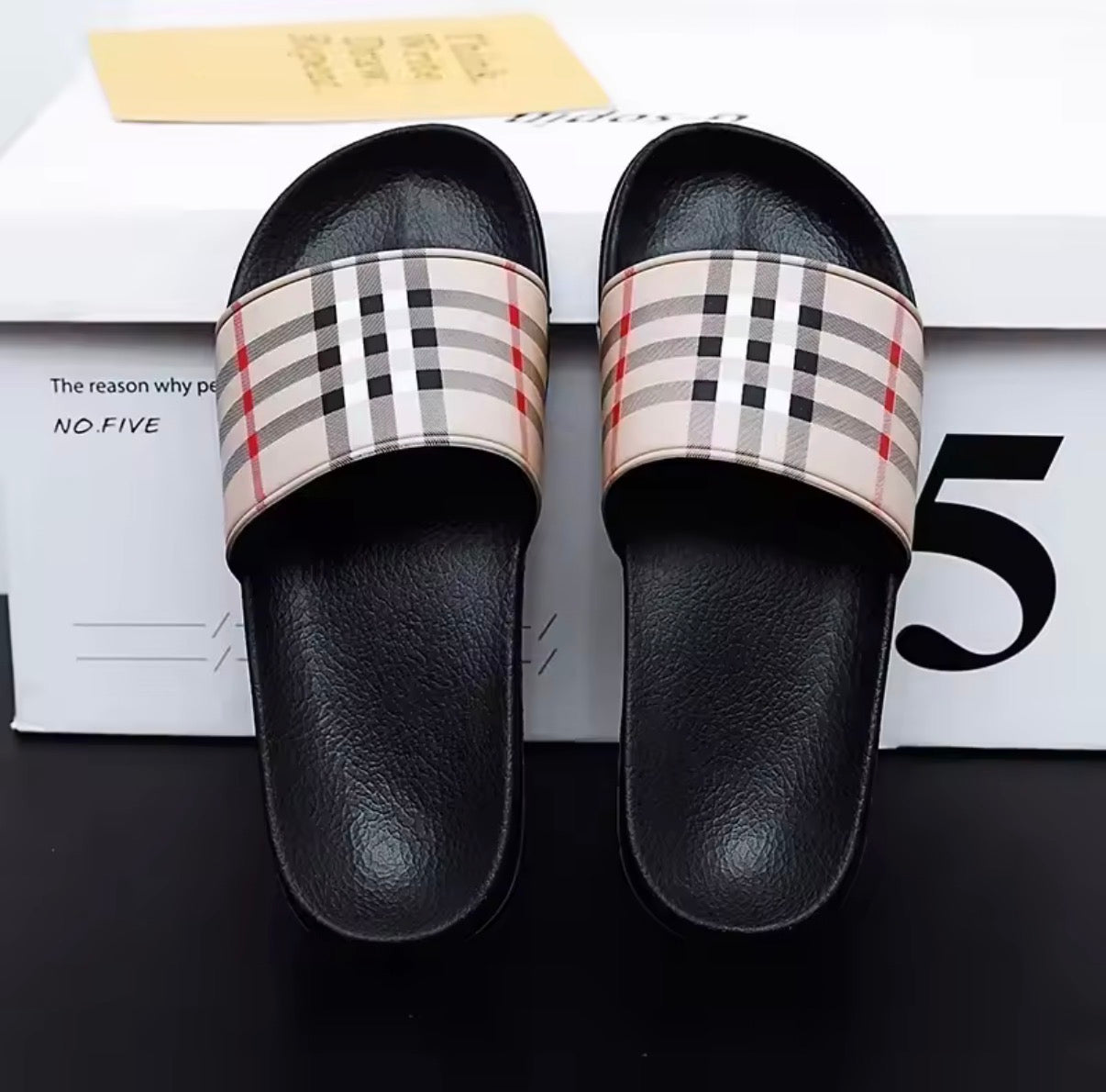 Men’s Lightweight Beach Sandals (Breathable Quick-Dry Slides)