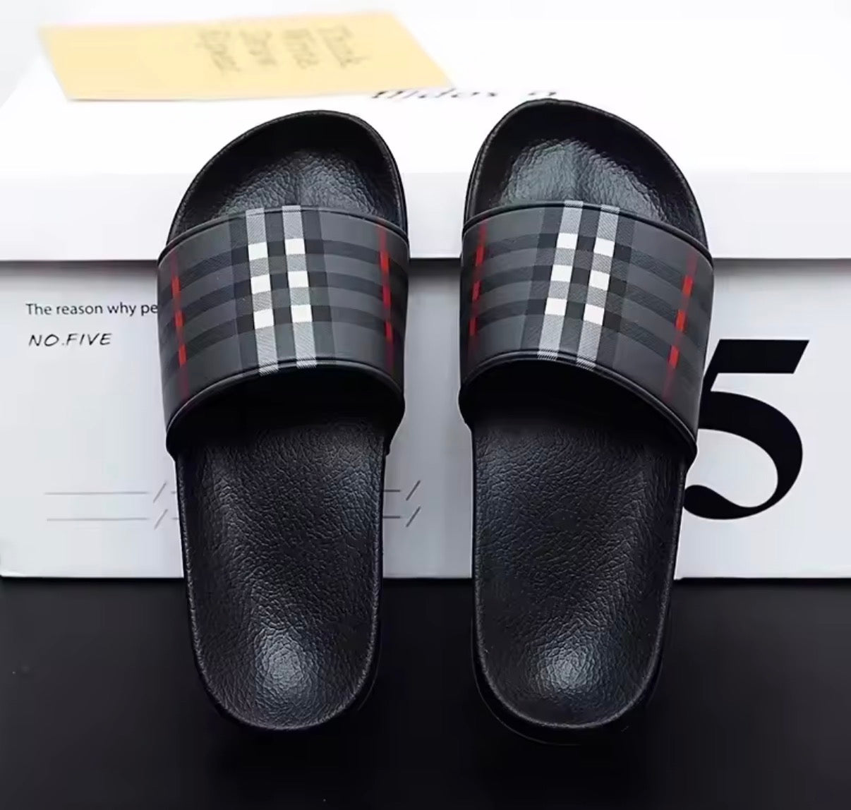 Men’s Lightweight Beach Sandals (Breathable Quick-Dry Slides)