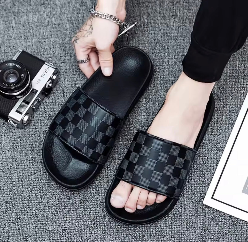 Men’s Lightweight Beach Sandals (Breathable Quick-Dry Slides)