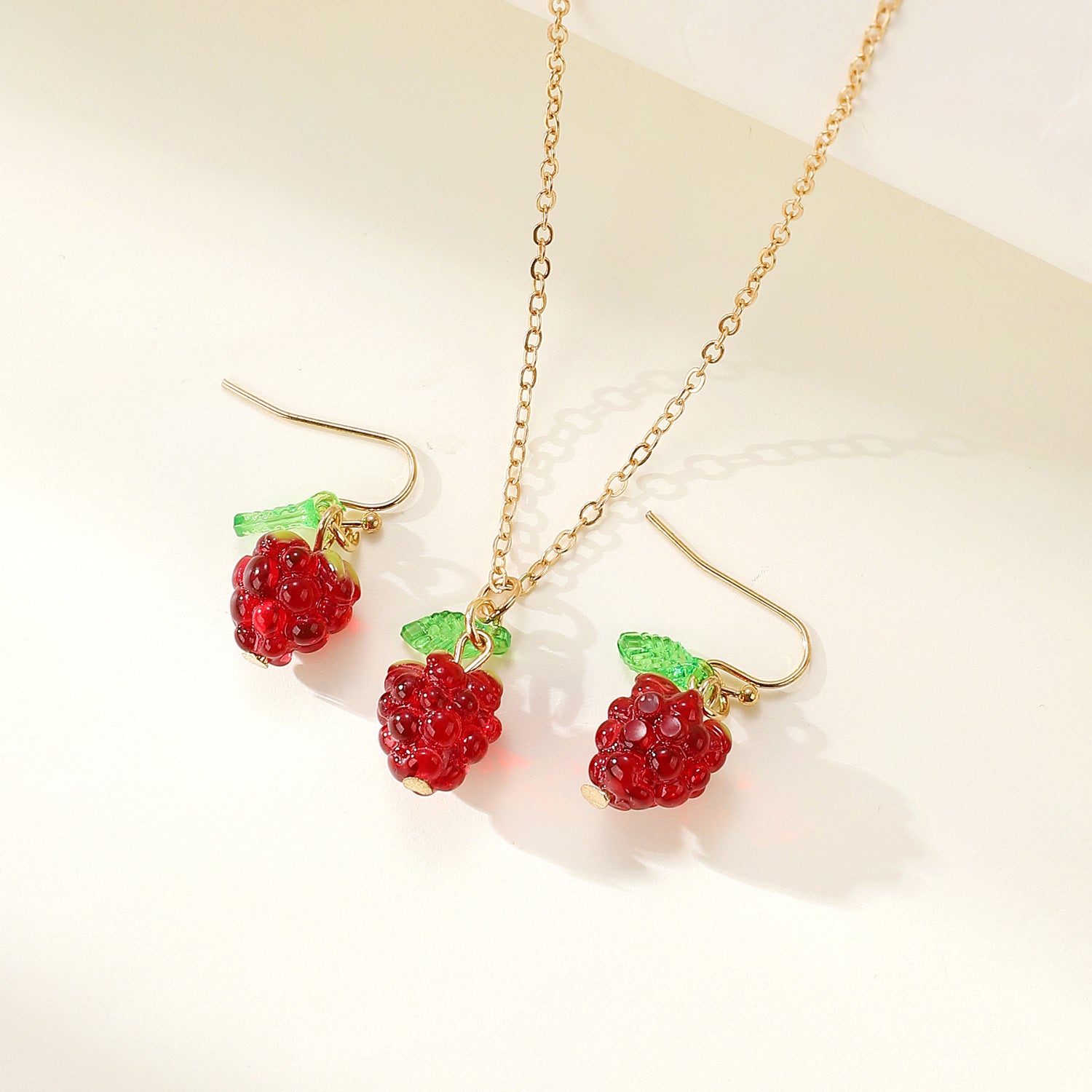 Retro Raspberry Raspberry Earrings And Necklace Set