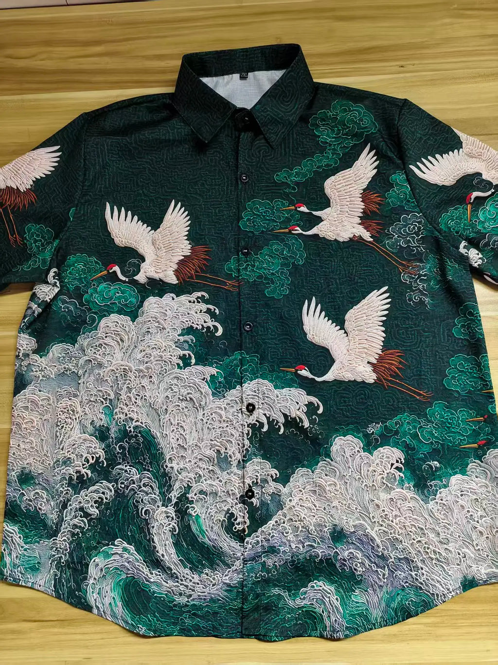 Embossed Flying Crane and Wave Printing Casual Short Sleeved Shirt