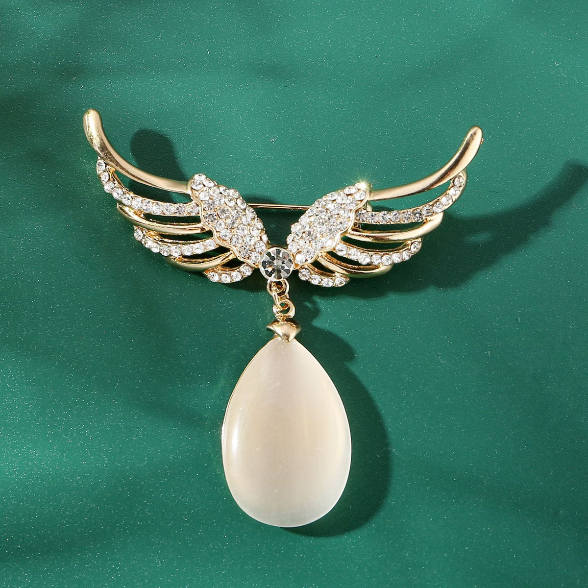 Fashionable Butterfly Brooch Luxury Accessory
