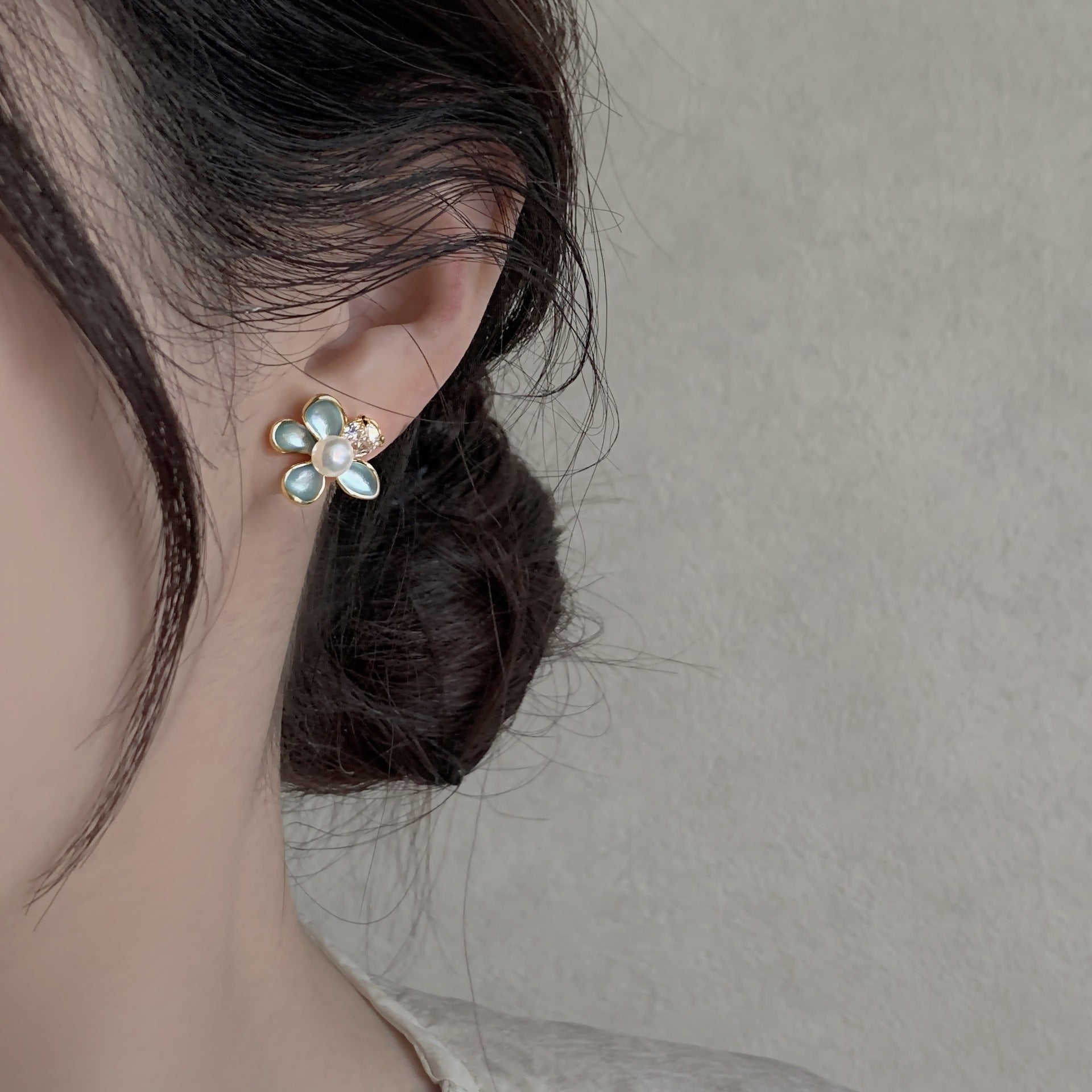 Blue Dripping-Oil Flower Freshwater Pearl Stud Earrings For Women