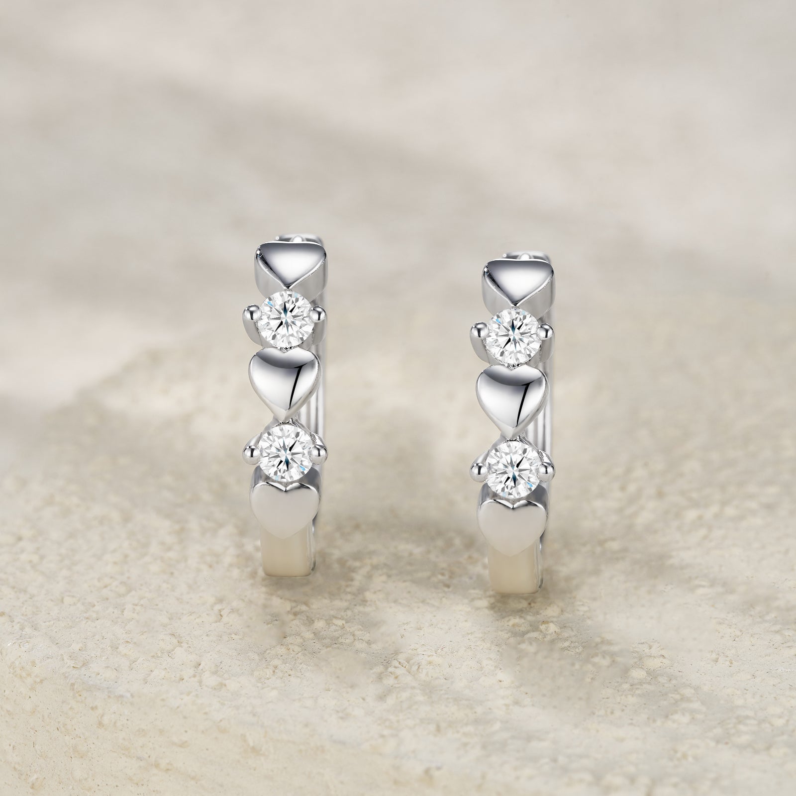 S925 Sterling Silver Heart Huggie Earrings, 0.1ct D-VVS1 Moissanite, Platinum Plated 5.6g Romantic Women's Jewelry Gift Box